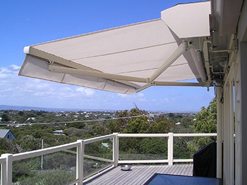 báo giá mái hiên di động, mái bạt che nắng mưa tự cuốn tại huyện hóc môn. giá lắp đặt trọn gói mái che di động tại huyện hóc môn