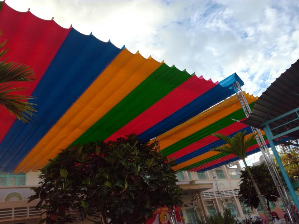 báo giá thiết kế lắp đặt mái che di động sân trước nhà, mái xếp bạt kéo lượn sóng sân trước nhà