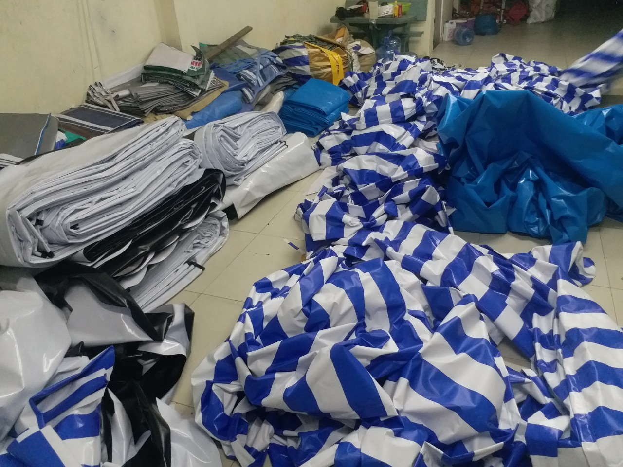 Chuyên cung cấp nhận in may ép vải bạt mái hiên mái xếp theo yêu cầu, gia công thay bạt mái che tại hà tĩnh