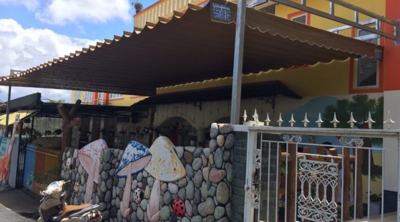 những mẫu mái hiên che sân trường đẹp an toàn hiệu quả có giá thành cực tốt