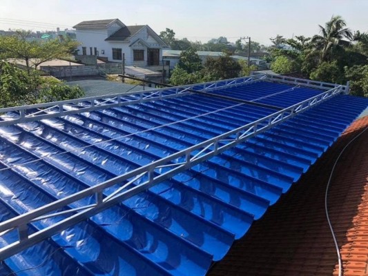 bảng giá làm mái hiên tự cuốn che ban công, giá bạt che vách ngăn mái rũ bằng bạt