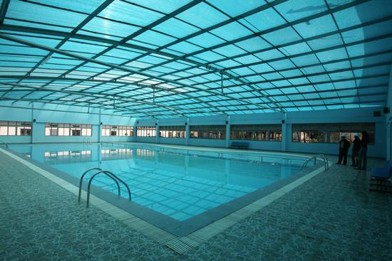 những mẫu mái che di động hồ bơi đẹp áp dụng được mọi diện tích lớn hay nhỏ