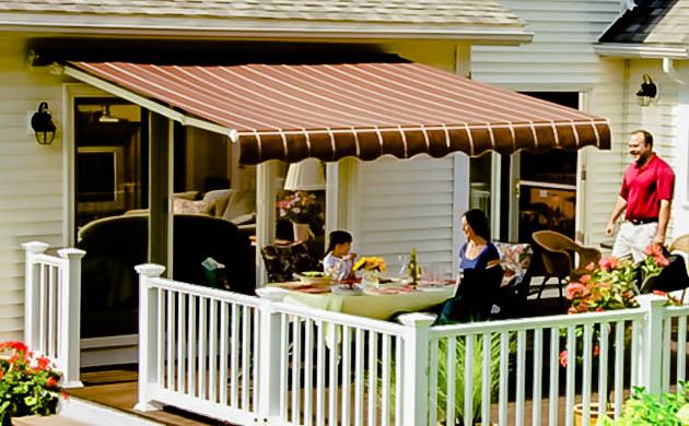 những mẫu mái hiên sử dụng che quán cafe thu hút mọi ánh nhìn khách hàng