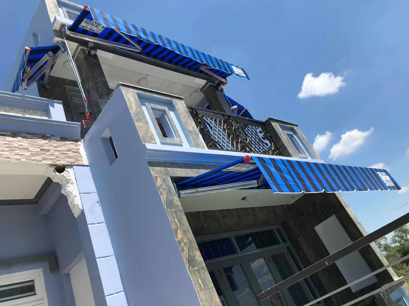 báo giá mái hiên di động, mái bạt che nắng mưa tự cuốn tại quận 1. giá lắp đặt trọn gói mái che di động tại quận 1