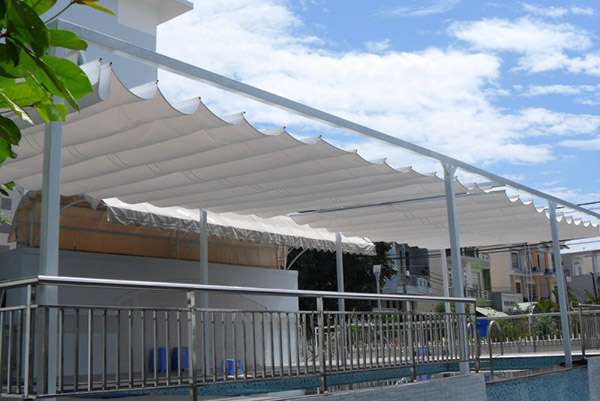 báo giá thiết kế lắp đặt mái che di động khu vui chơi, mái xếp bạt kéo lượn sóng khu vui chơi