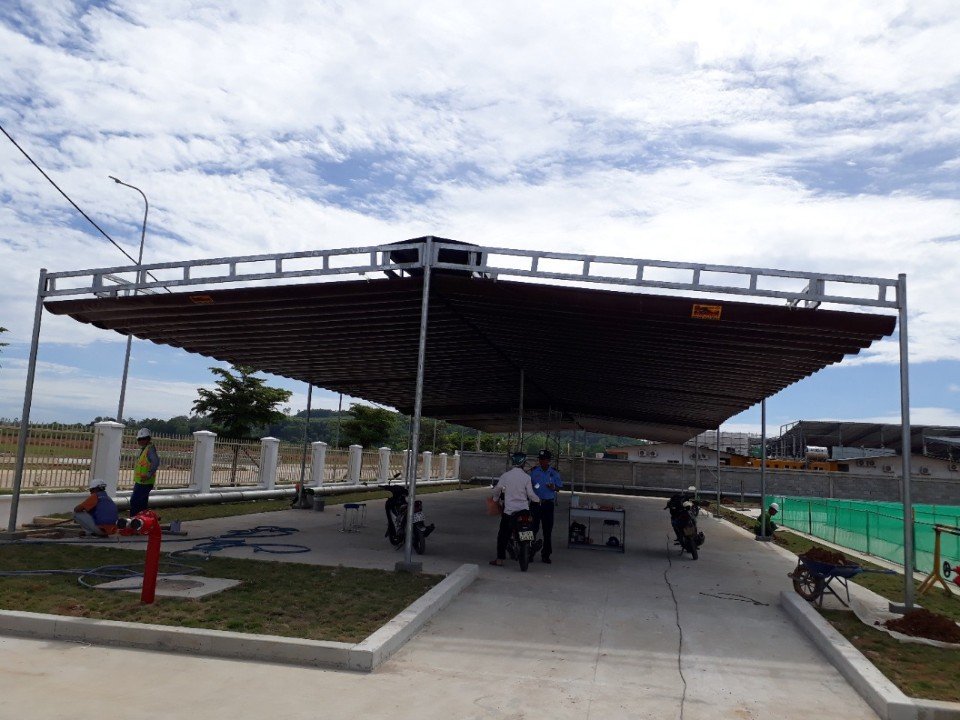 báo giá thiết kế lắp đặt mái che di động nhà xe, mái xếp bạt kéo lượn sóng nhà xe