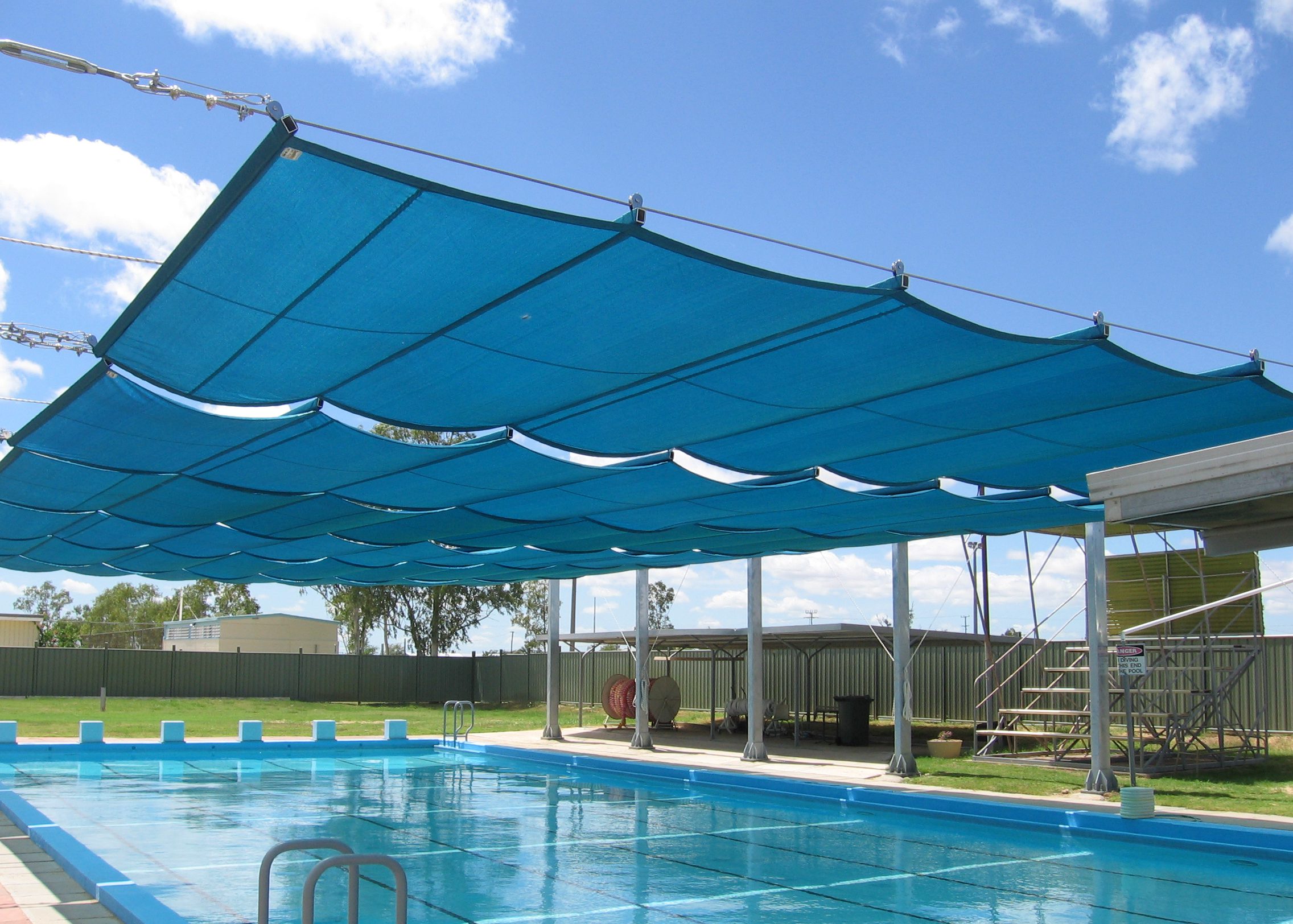 những mẫu mái che di động hồ bơi đẹp áp dụng được mọi diện tích lớn hay nhỏ