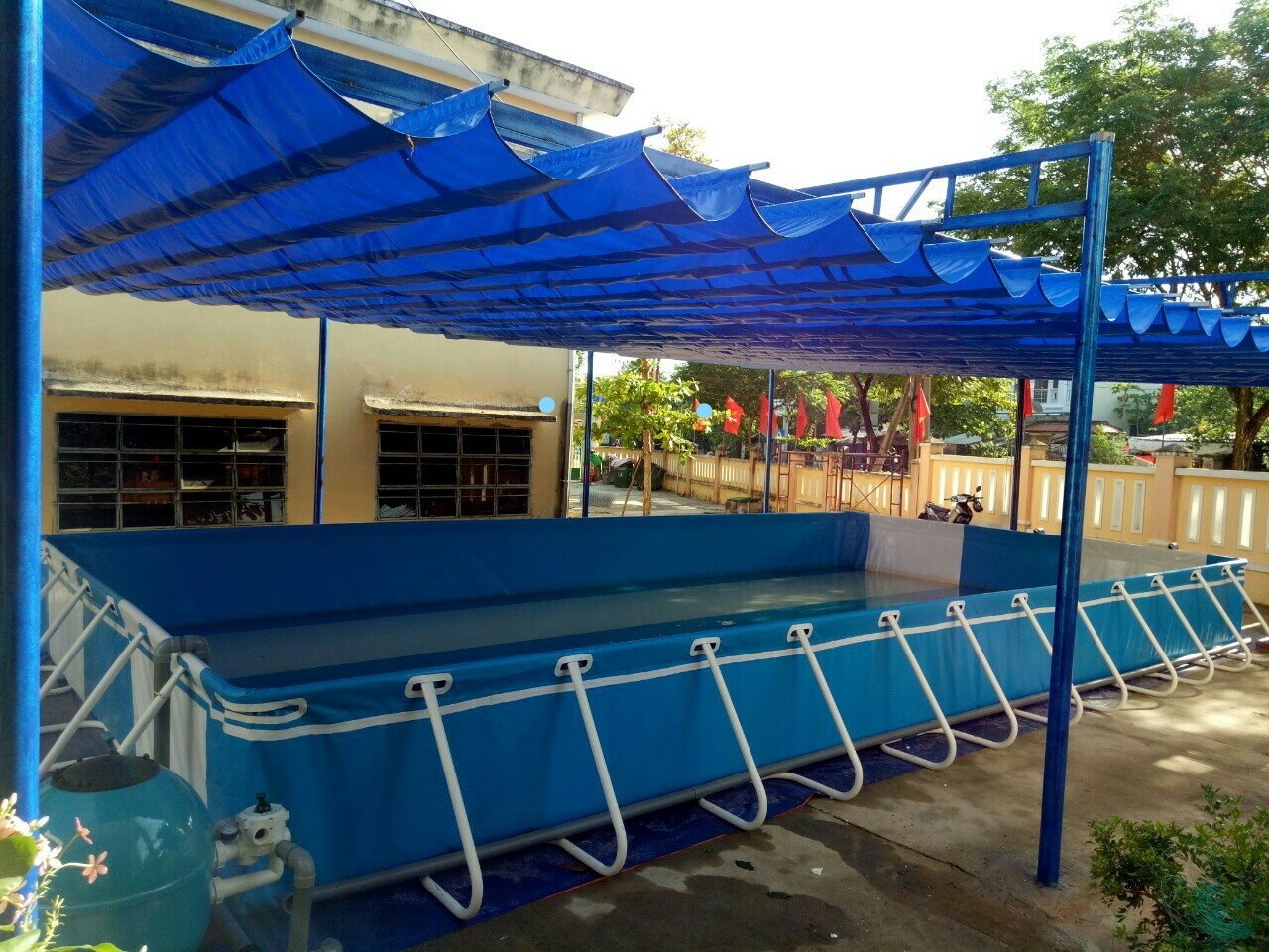 báo giá thiết kế lắp đặt mái che di động hồ bơi, mái xếp bạt kéo lượn sóng hồ bơi