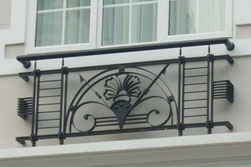 Thiết kế lắp đặt lan can sắt sơn tĩnh điện chống gỉ mẫu đẹp tại hà tĩnh