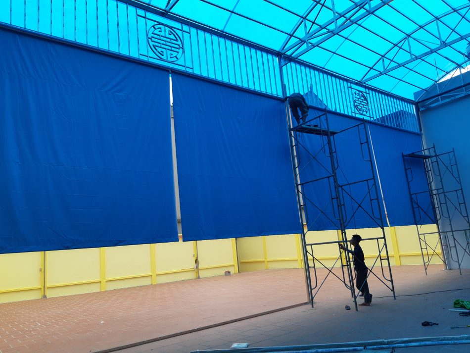 lắp đặt bạt che nắng tự cuốn