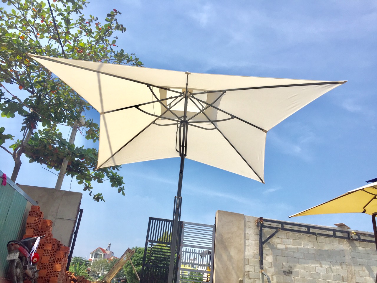 Bảng giá bán dù che nắng tại sài gòn, bán dù lệch tâm giá rẻ tại sài gòn